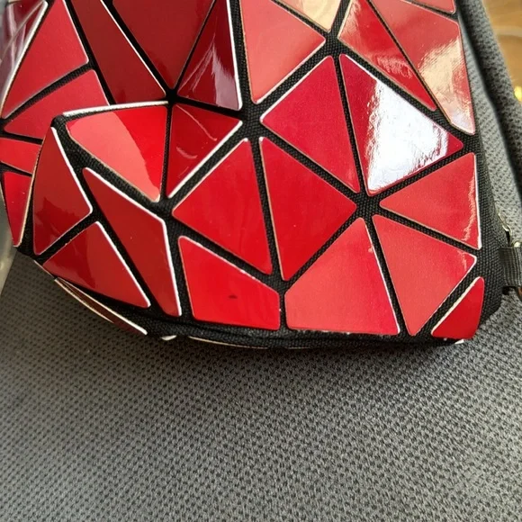 Emilio Pepe red wristlet with detachable cross body strap - Picture 4 of 4